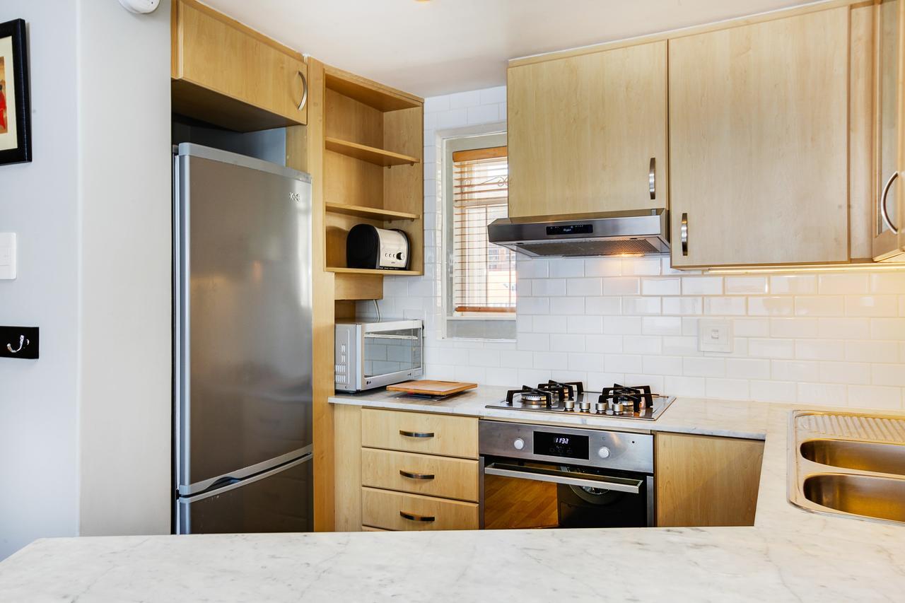 Backup-Powered Bantry Bay View 2 Bed Apartment Cape Town Exterior photo