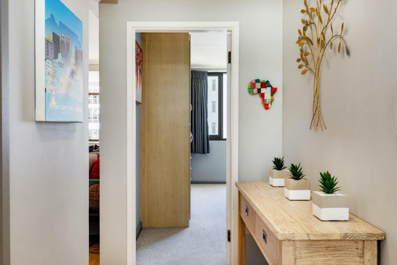 Backup-Powered Bantry Bay View 2 Bed Apartment Cape Town Exterior photo