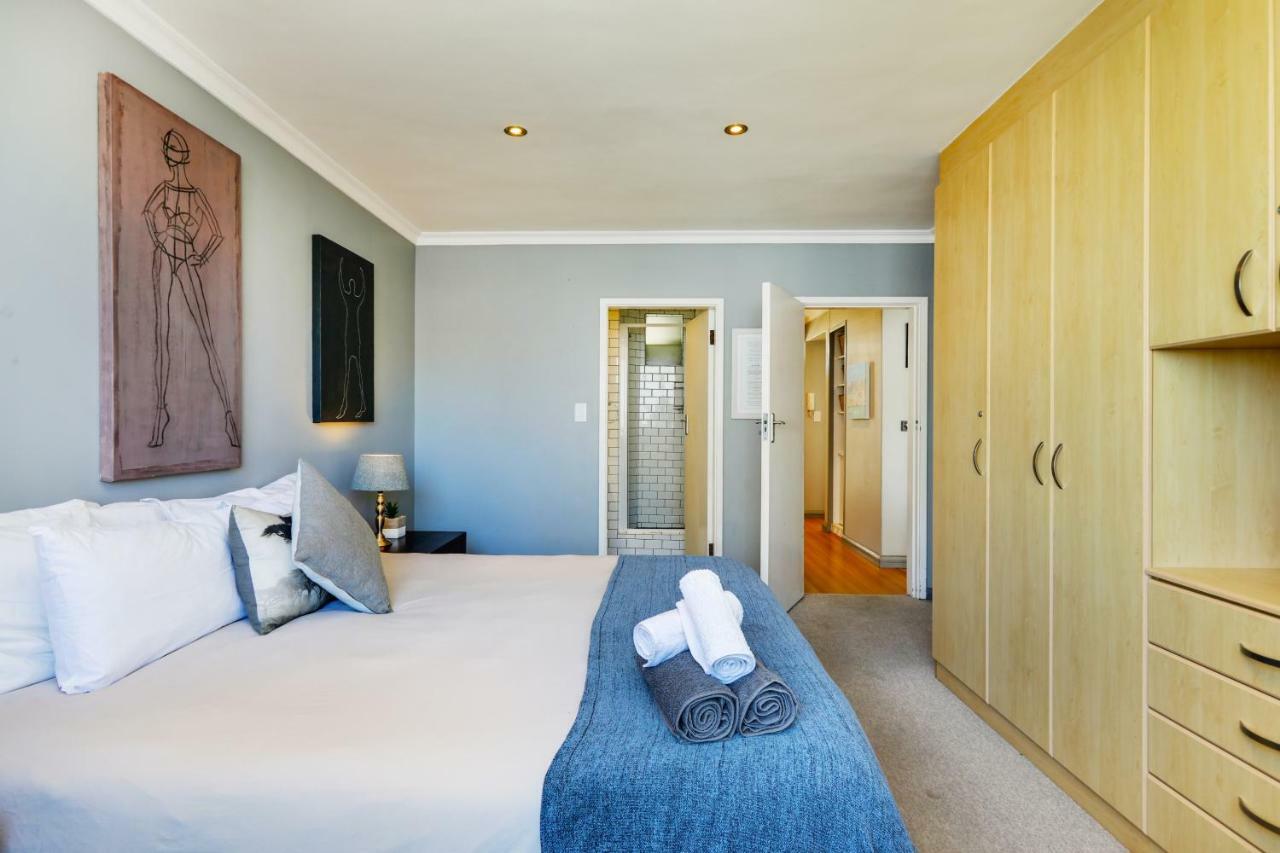 Backup-Powered Bantry Bay View 2 Bed Apartment Cape Town Exterior photo